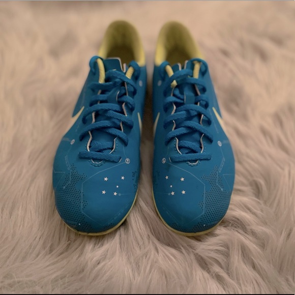 Soccer Cleats - Picture 1 of 2